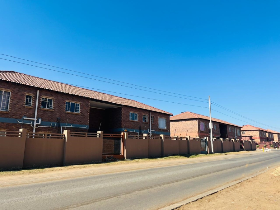 2 Bedroom Property for Sale in Waterval East North West